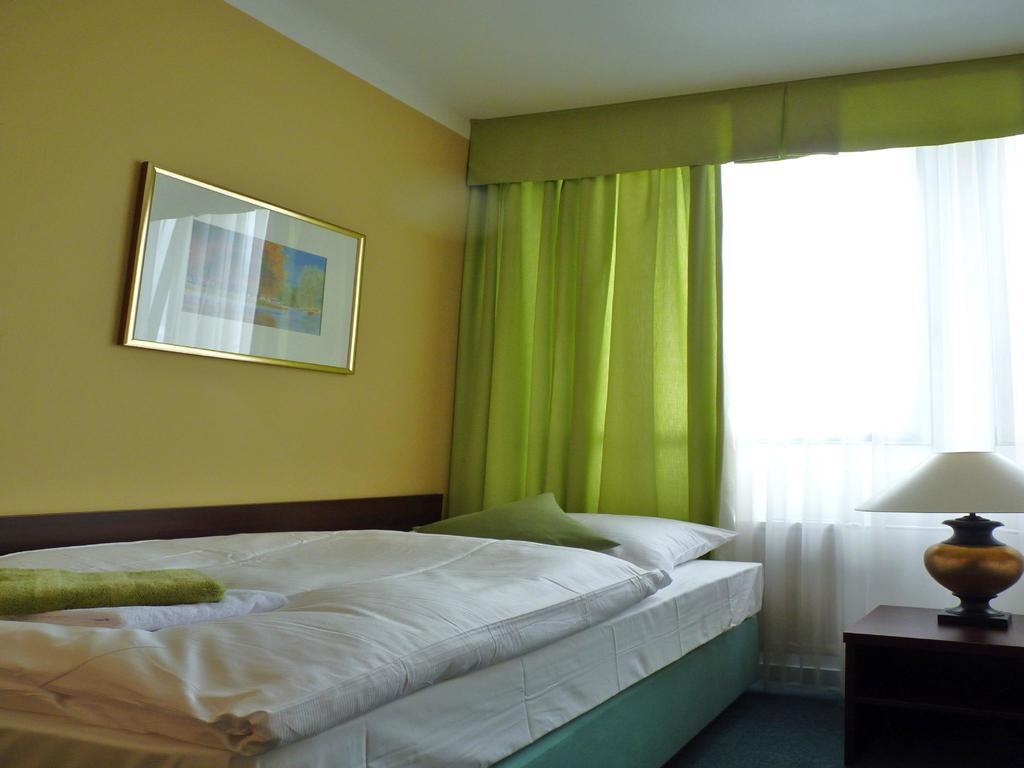 Hotel & Hostel Florian Prague Exterior photo